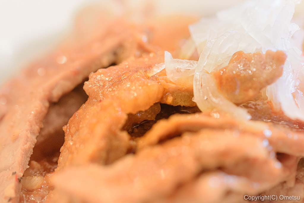 武蔵五日市「とんとん」の豚丼は、下田さん家の豚を使用