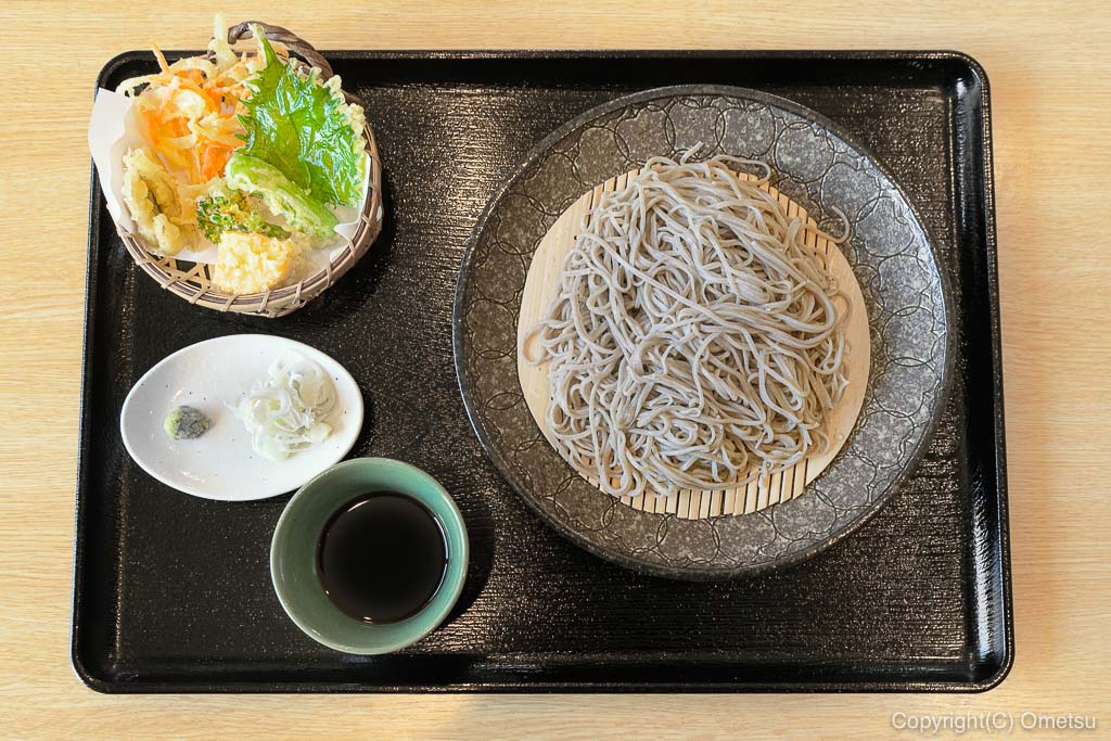 青梅・千ケ瀬の 「稀星」の、天ぷらと蕎麦