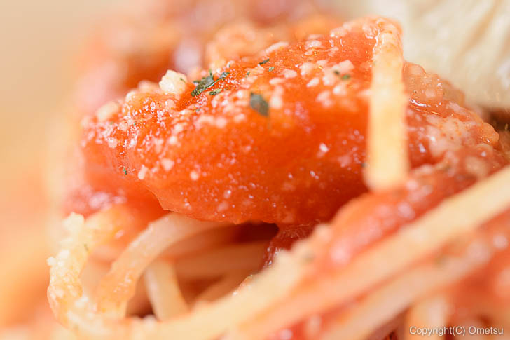 青梅市・内沼きのこ園の喫茶室「ぴるつ」の、きのこを煮込んだ、トマトソースのスパゲティー