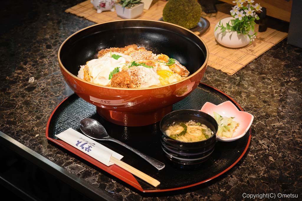 青梅のとんかつ屋「とん㐂」のBigリ かつ丼