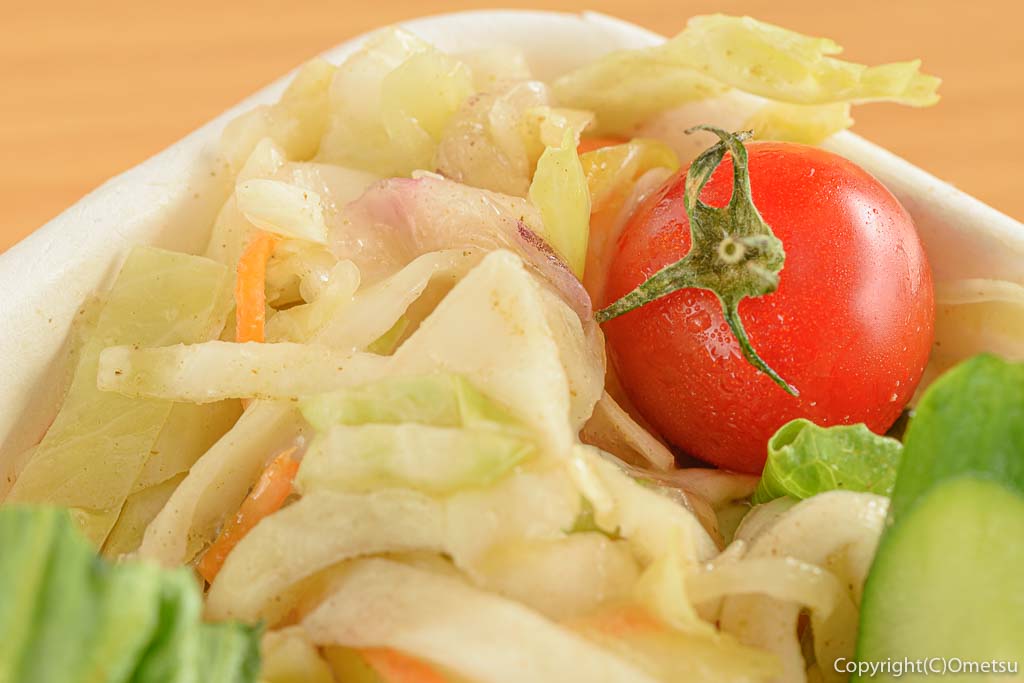 小作「世界一のミートボール」のハンバーグ弁当の野菜