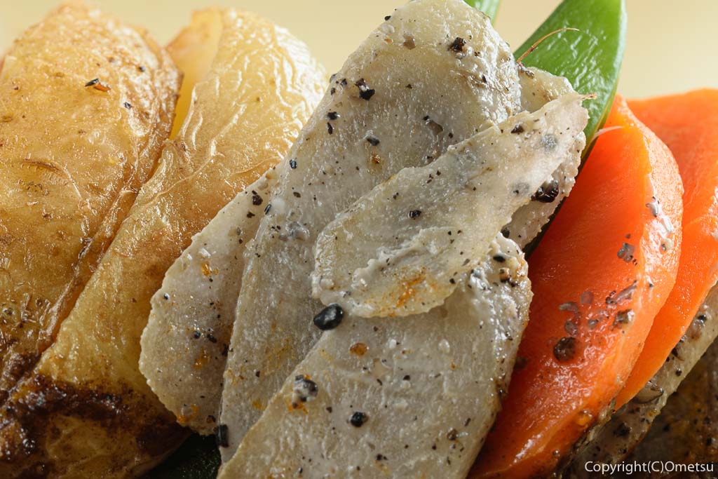 河辺の洋食店、シナモンの煮込みハンバーグのごぼう