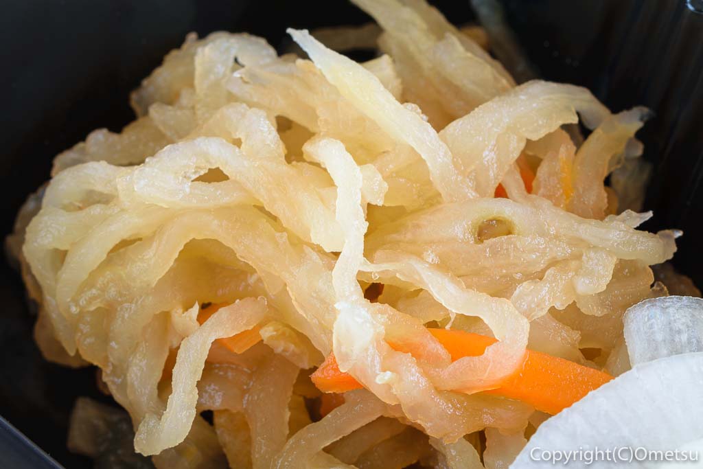 青梅・河辺の「みやもと」の豚の生姜焼き弁当の、切り干し大根