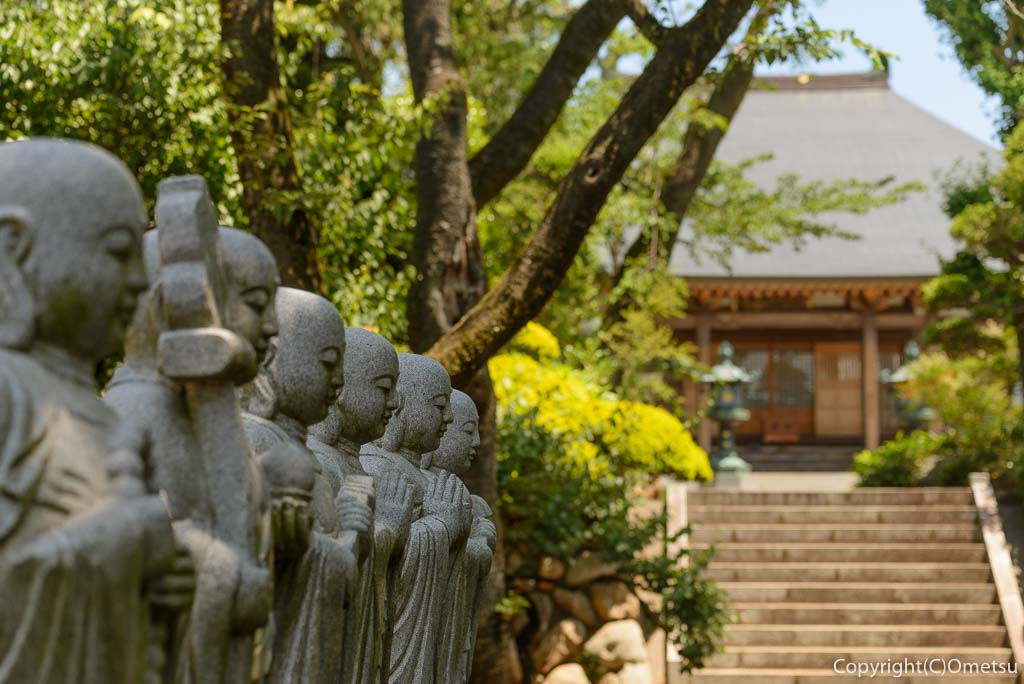 慈勝寺の境内