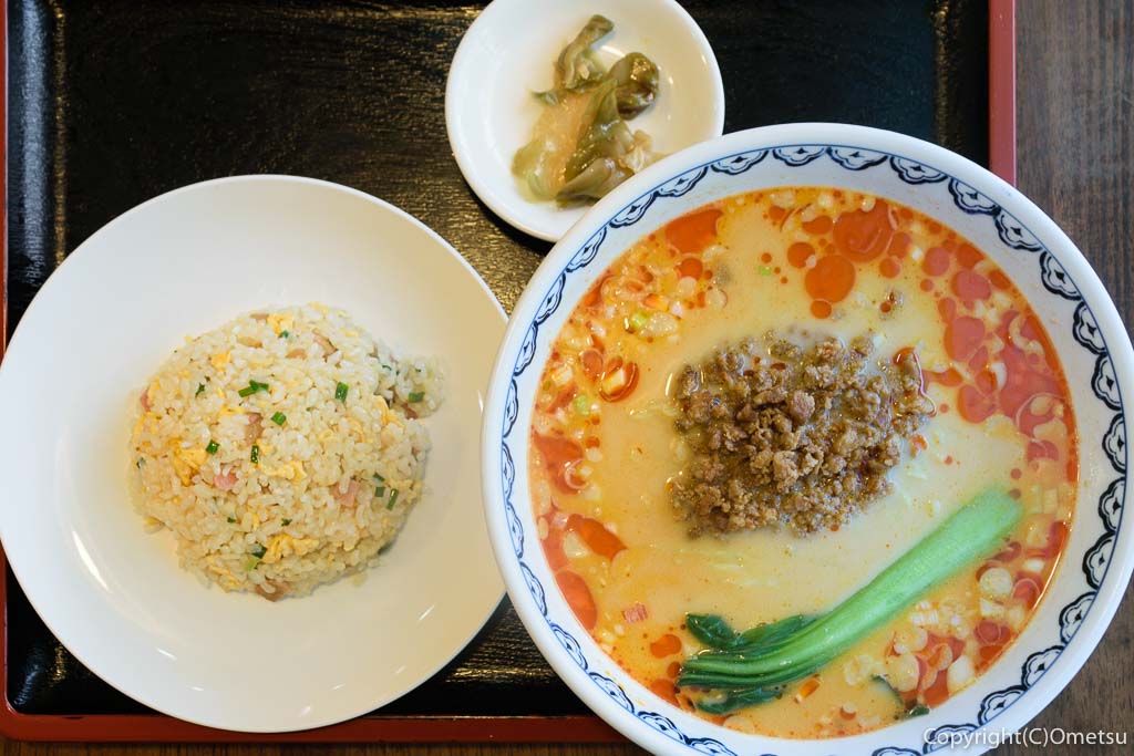 青梅の中華料理店、天龍の担々麺と炒飯セット