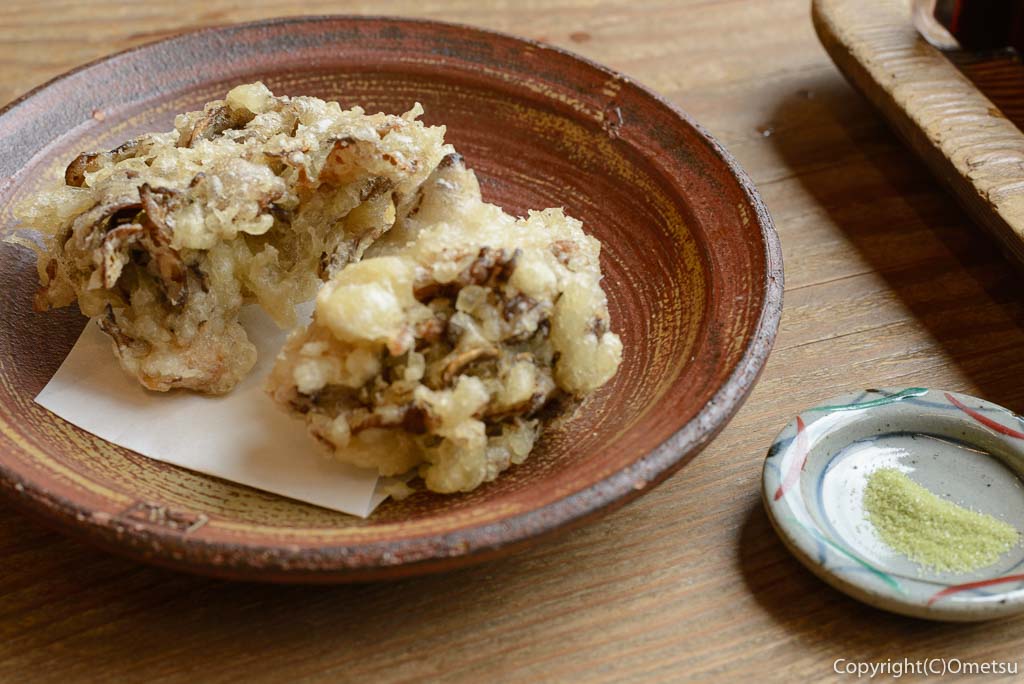 青梅市・御岳山の手打ち蕎麦店、紅葉屋の、舞茸の天ぷら