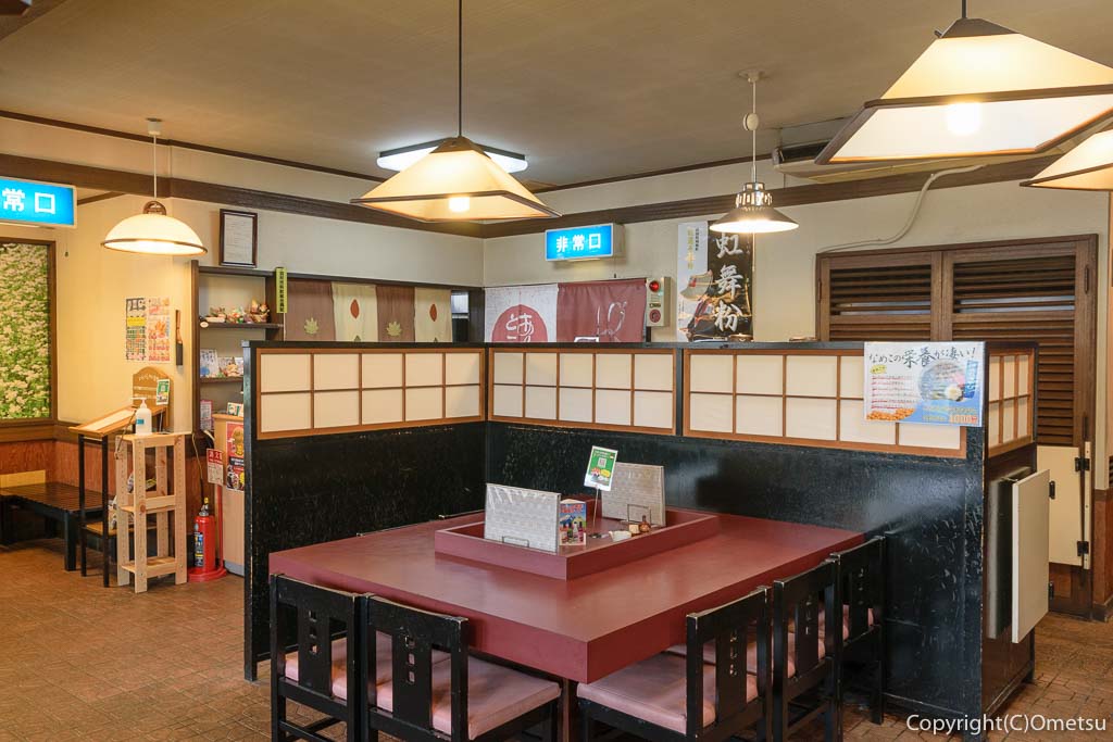 羽村市・羽西の蕎麦店、河邊の店内