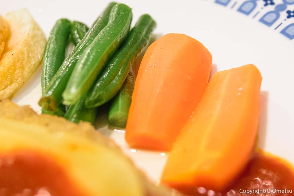 青梅・河辺の洋食店、K&Kの、牛肉のカツレツサプライズ風の野菜