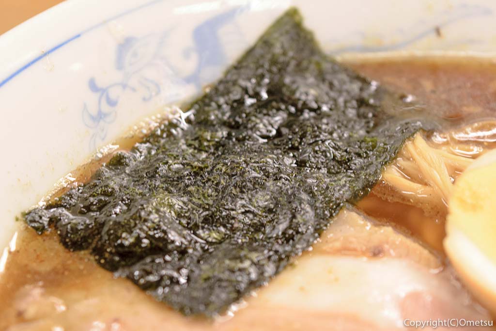 あきる野市・秋川のラーメン店、太公望の、濃厚正油ラーメンの海苔