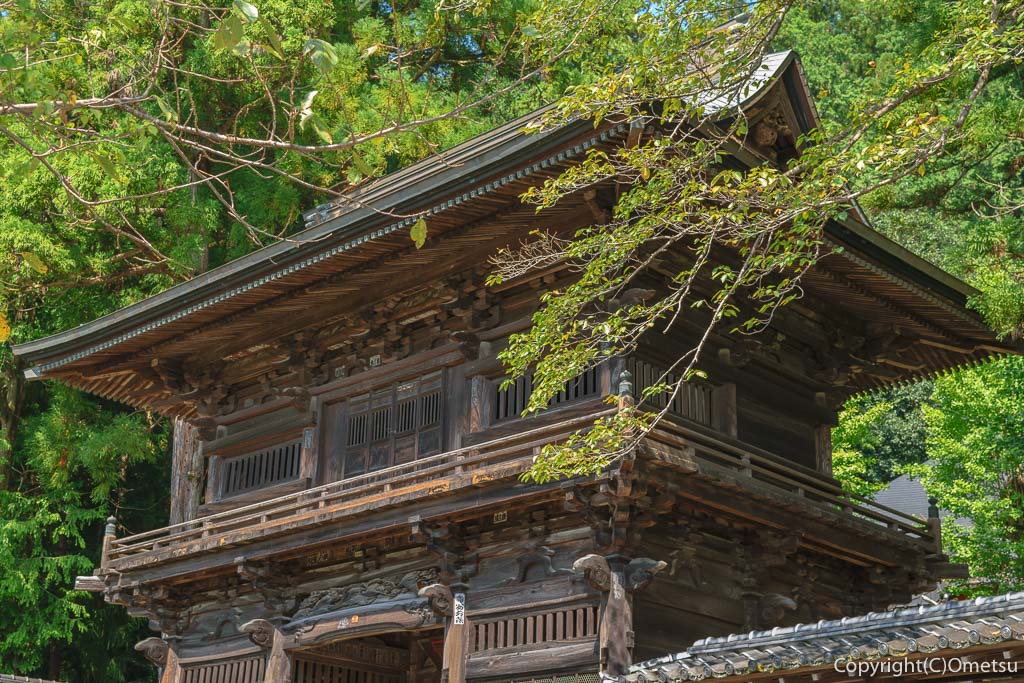 あきる野市・大悲願寺の仁王門