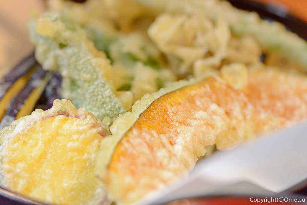 青梅市・柚木の「そばと茸の里 じゃもの」の、野菜天ぷら
