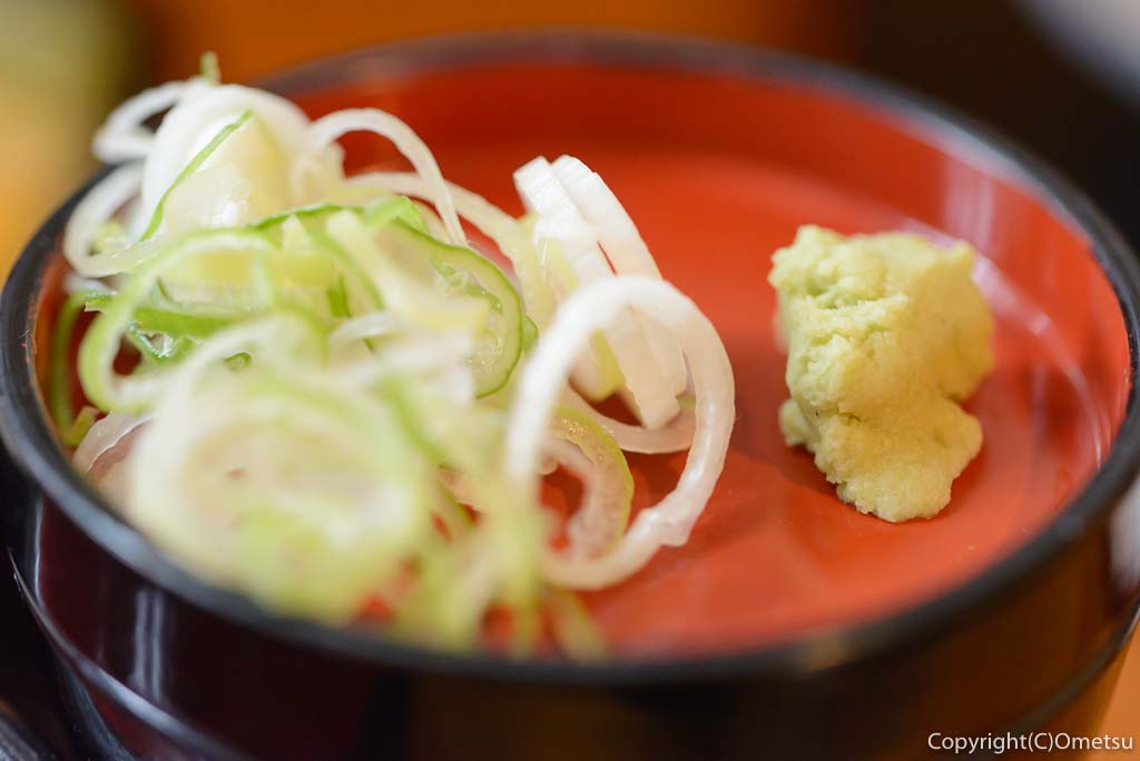 青梅市・柚木の「そばと茸の里 じゃもの」の、もりそばの薬味