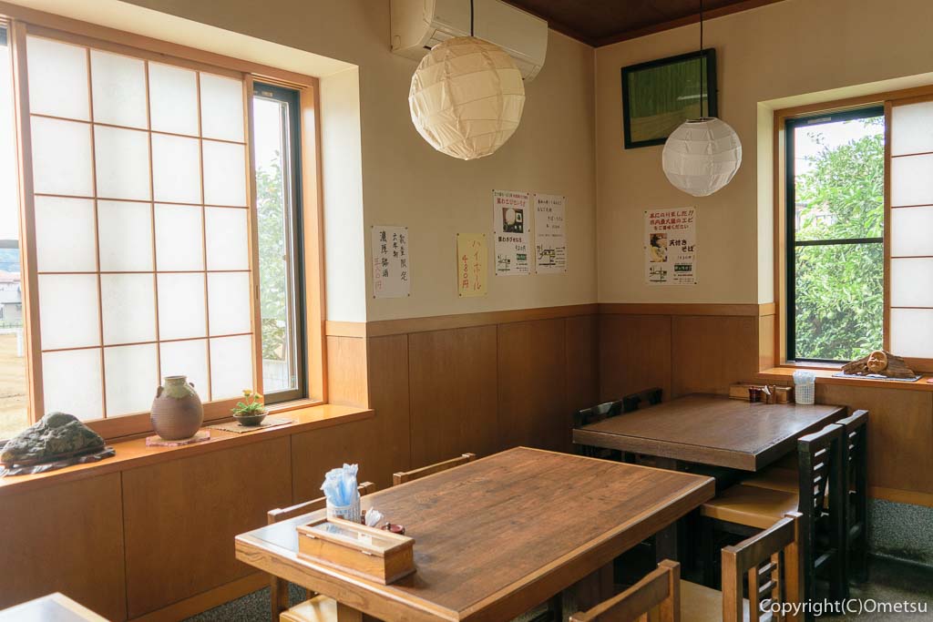 あきる野市の蕎麦店、いそ屋の店内