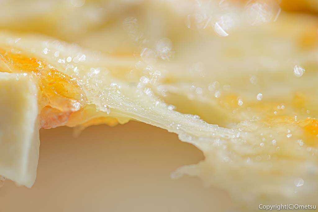 檜原村・笛吹の「たなごころ」のやっこピザのチーズ