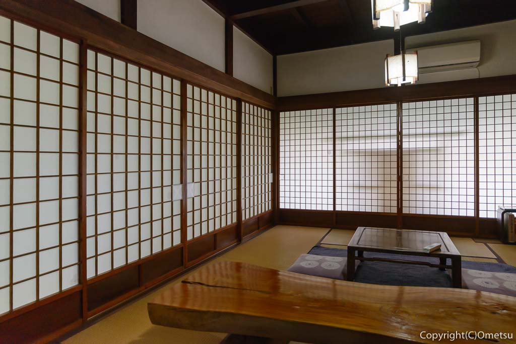 青梅市の、茶房ギャラリー木の花の茶の間