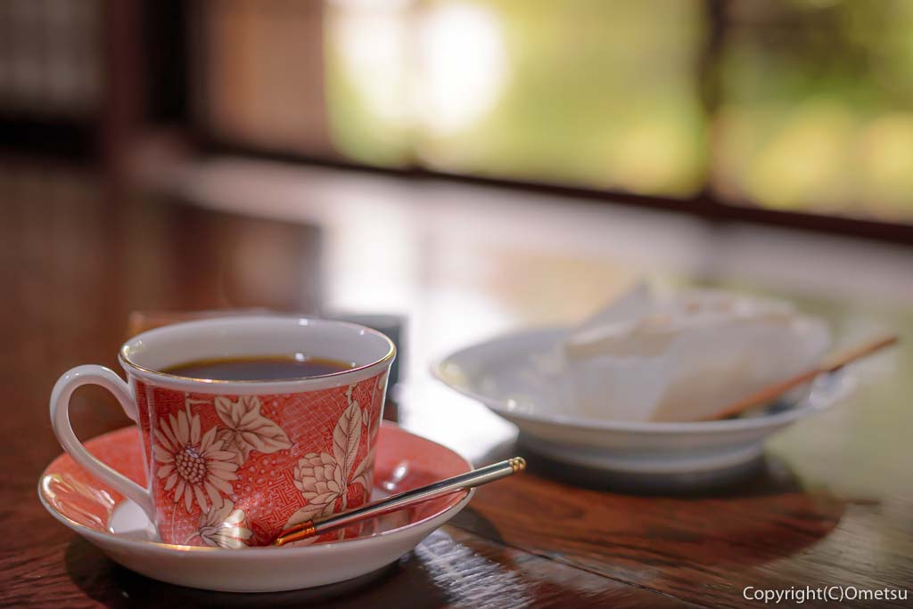 青梅市の、茶房ギャラリー木の花の、コーヒーと、レアチーズケーキ