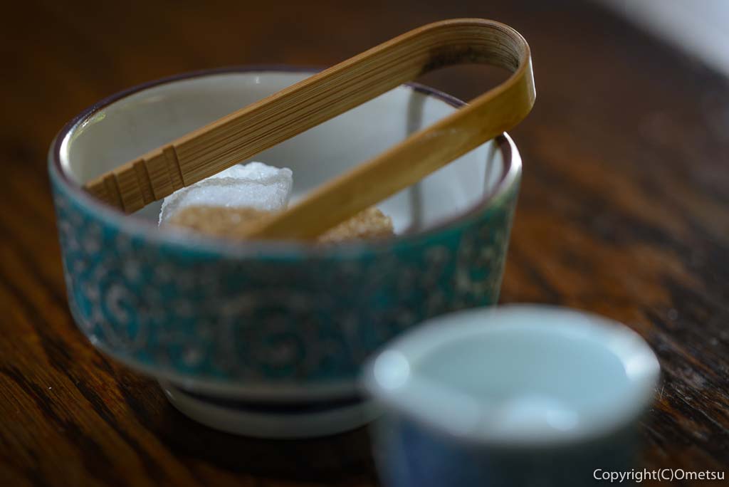 青梅市の、茶房ギャラリー木の花のコーヒーの砂糖とミルク