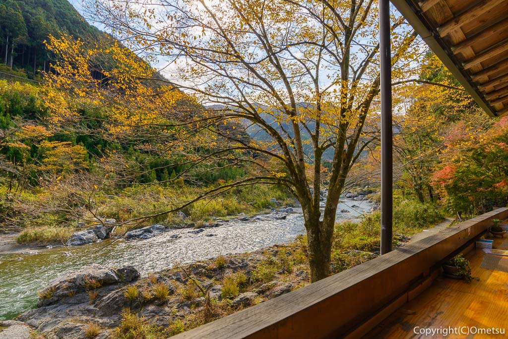 青梅市・御岳渓谷の、茶房ギャラリーついんくるの絶景