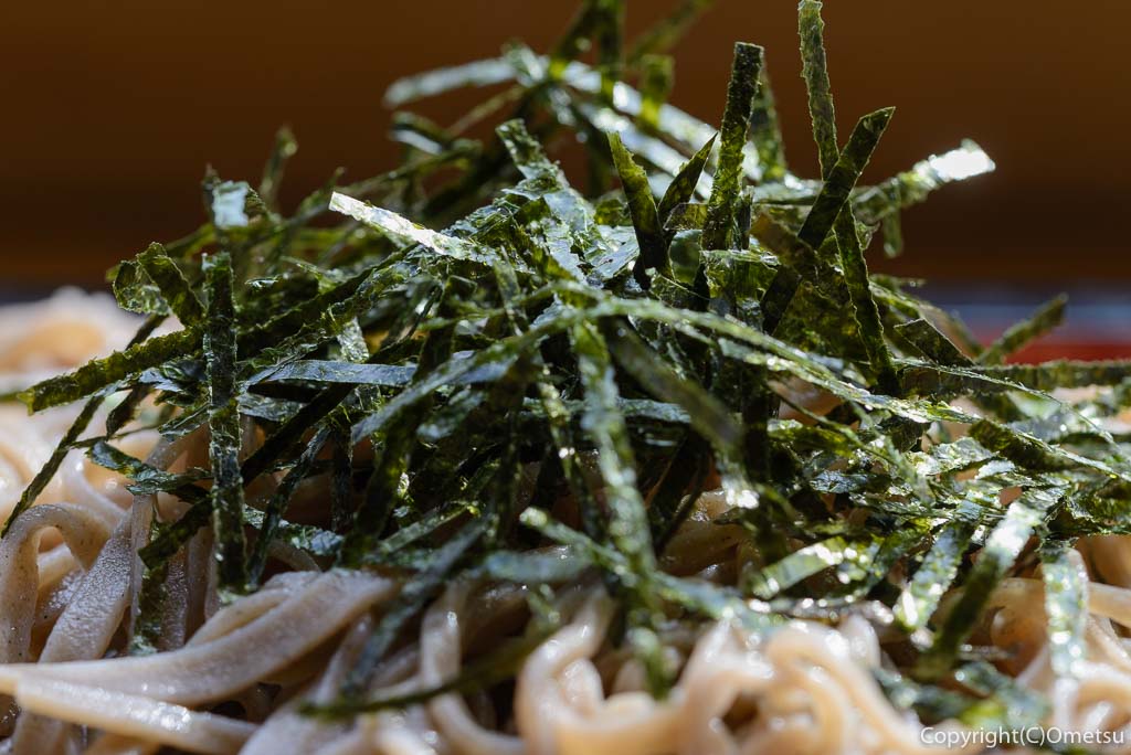 青梅市・御岳渓谷の、茶房ギャラリーついんくるの、ざるそばの海苔