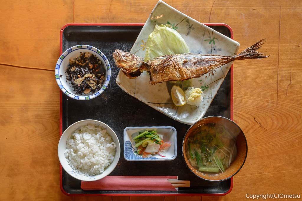 青梅市・岩蔵温泉の、「古民家いろり」の、焼魚定食
