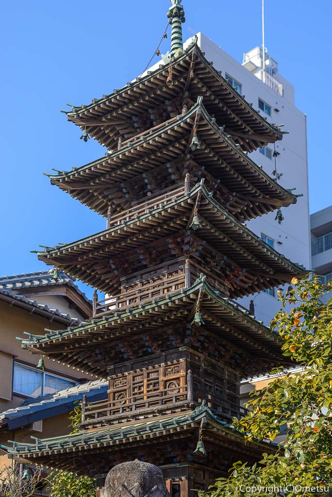 青梅市・延命寺のミニ五重塔