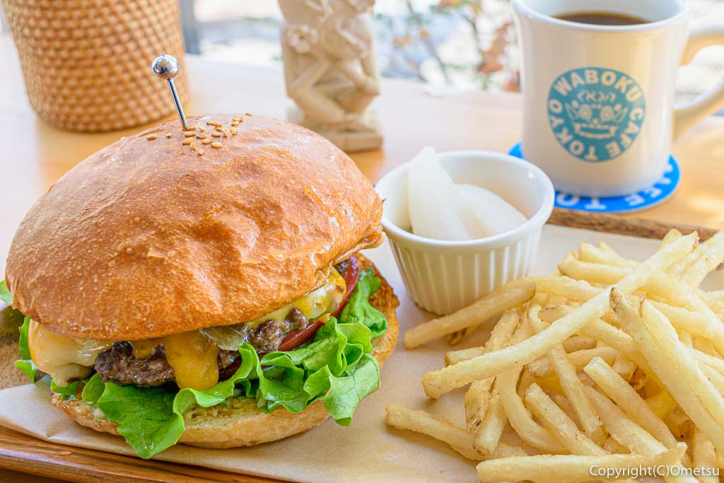 羽村市・ワボクカフェ トーキョーの、コルビージャックチーズバーガー