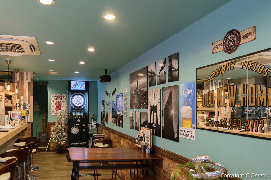 羽村駅東口の"Cafe&Bar 808"の店内