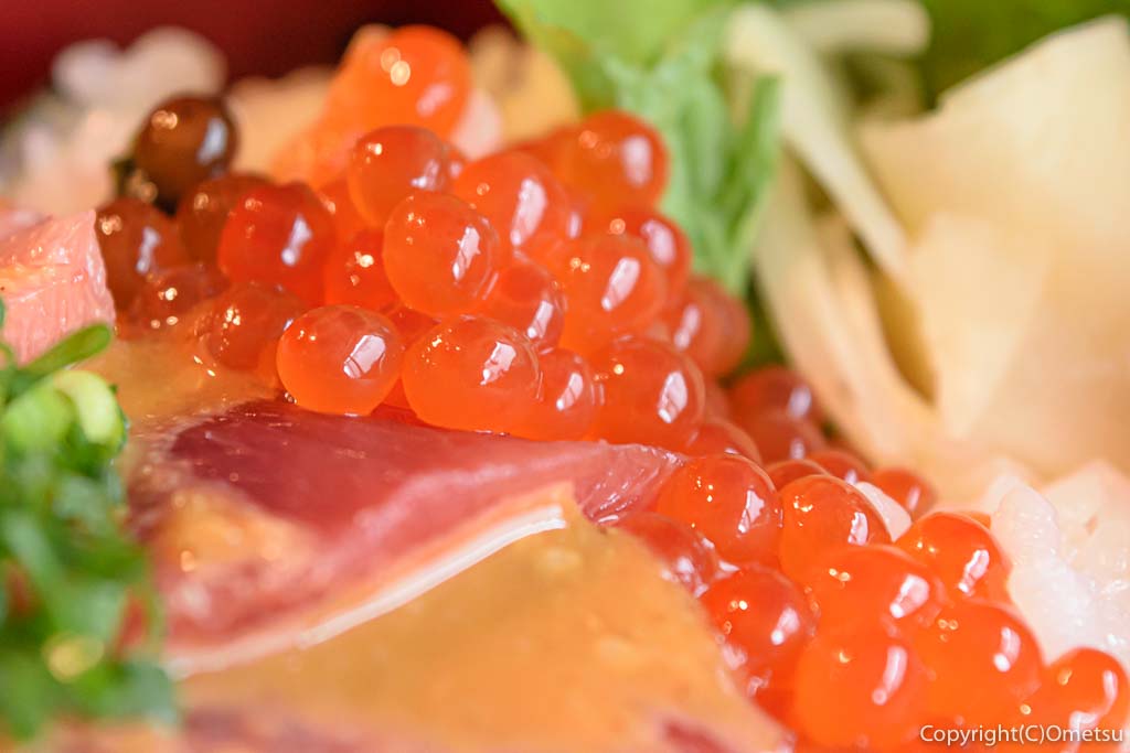 青梅市・駒木の和食店」まつもと」の、鮪のごまだれ & イクラ丼セット