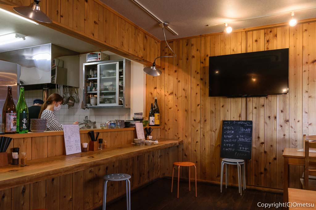 青梅市・河辺の、つけ蕎麦KATSURAの店内