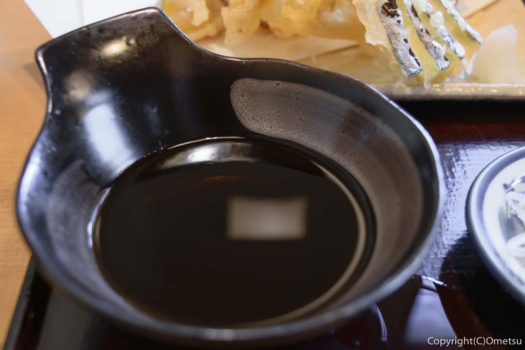 あきる野市・信州安曇野手打ち蕎麦 たか瀬の、野菜天ぷらせいろの天つゆ