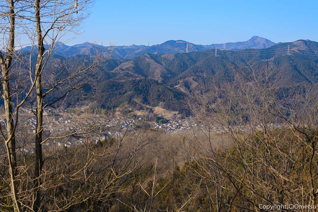 青梅市・永山丘陵・矢倉台から、大岳山