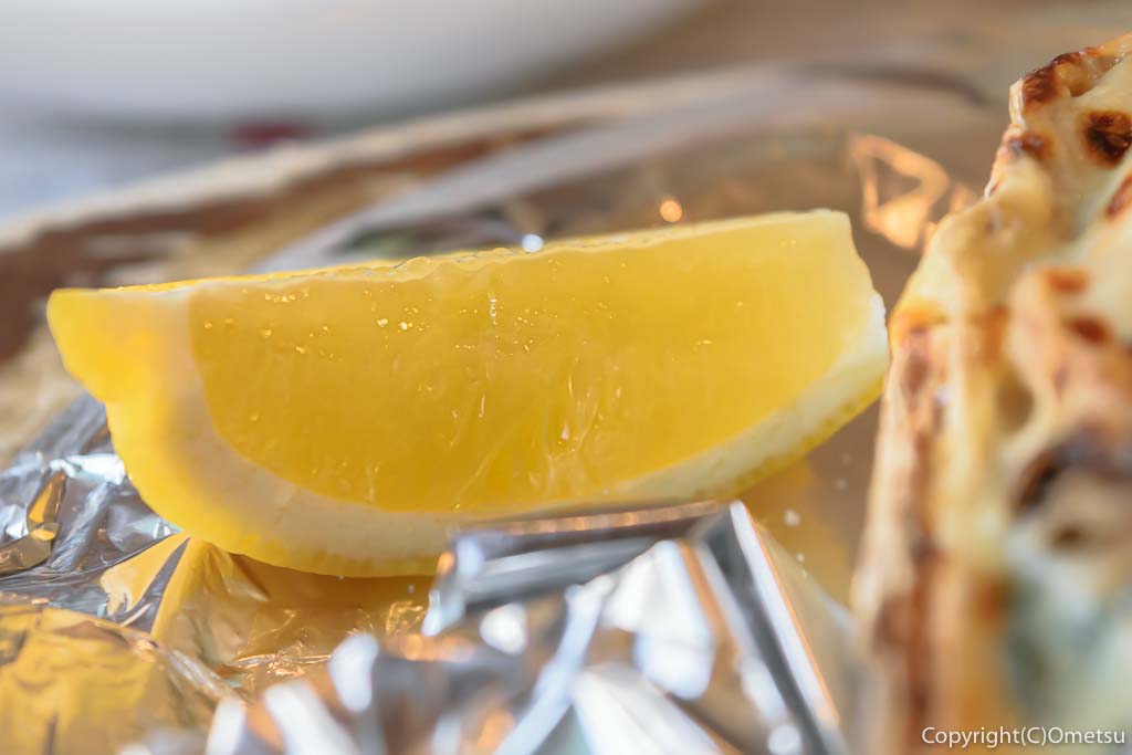 青梅市・新町のイタリアン、ピエモンテの冬季限定の牡蠣のグラタンのレモン