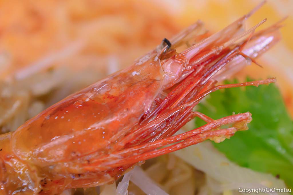 青梅・担々麺杉山の、担々麺の殻ごと食べられる海老