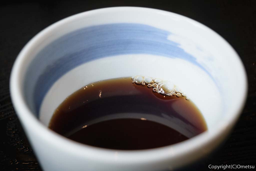 あきる野市・五日市の蕎麦店・寿庵忠左衛門の、天せいろの蕎麦汁