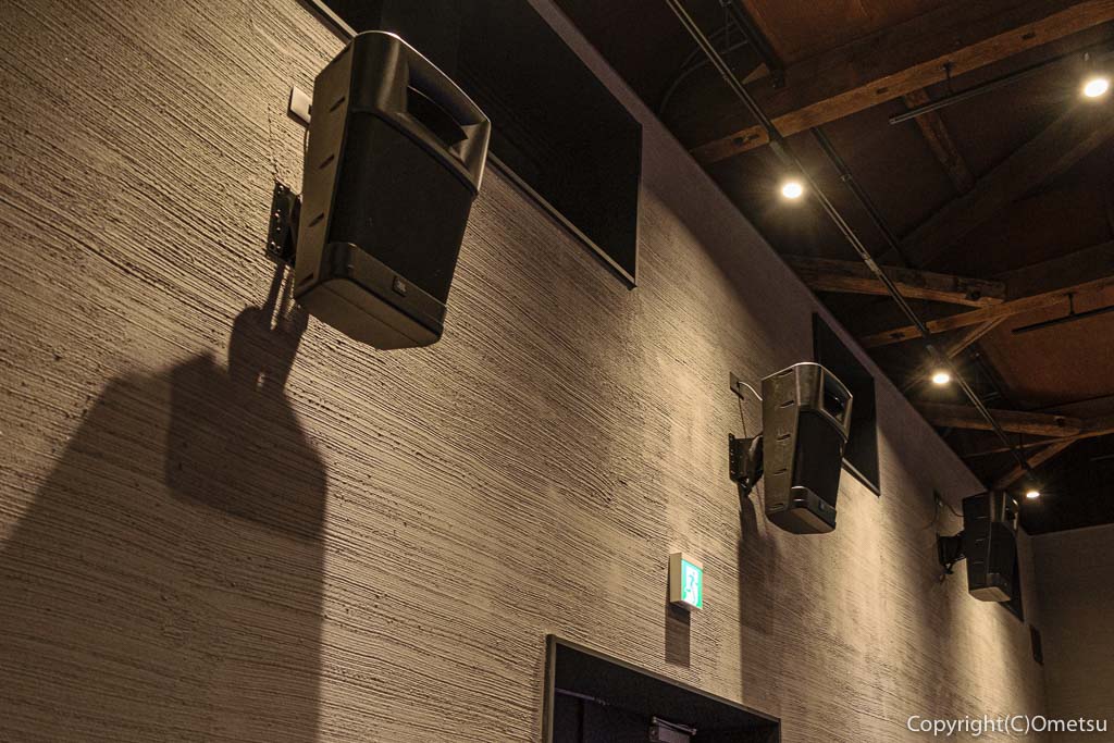 青梅市の有形文化財建築物の映画館・シネマネコのドルビーサラウンド