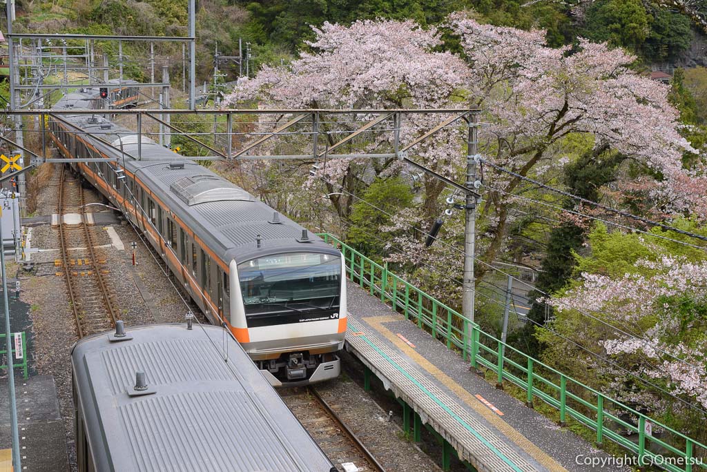 青梅線・鳩ノ巣駅の列車