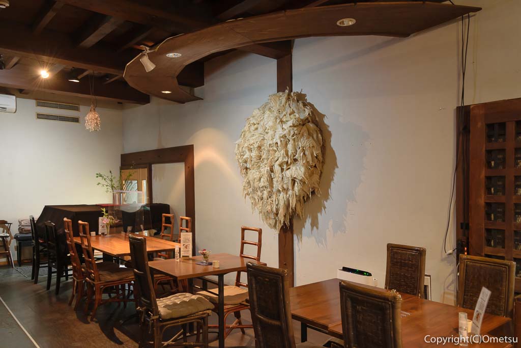 青梅・ダイニング&ギャラリー繭蔵の店内のオブジェ