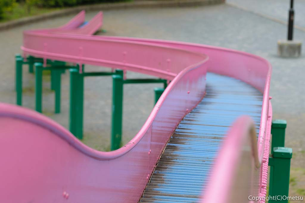 青梅市・新町の植木内公園のローラー滑り台