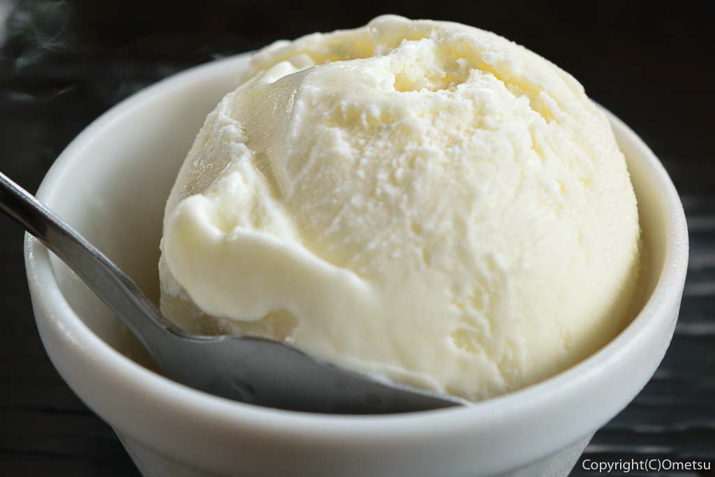羽村市のクウォーターカラットのランチの、デザートのアイスクリーム