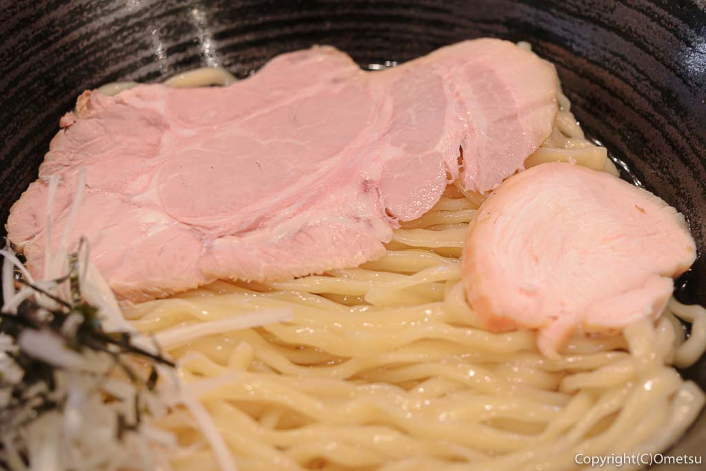 福生市のラーメン店「麺や 田むら」の、つけ麺 のチャーシュー