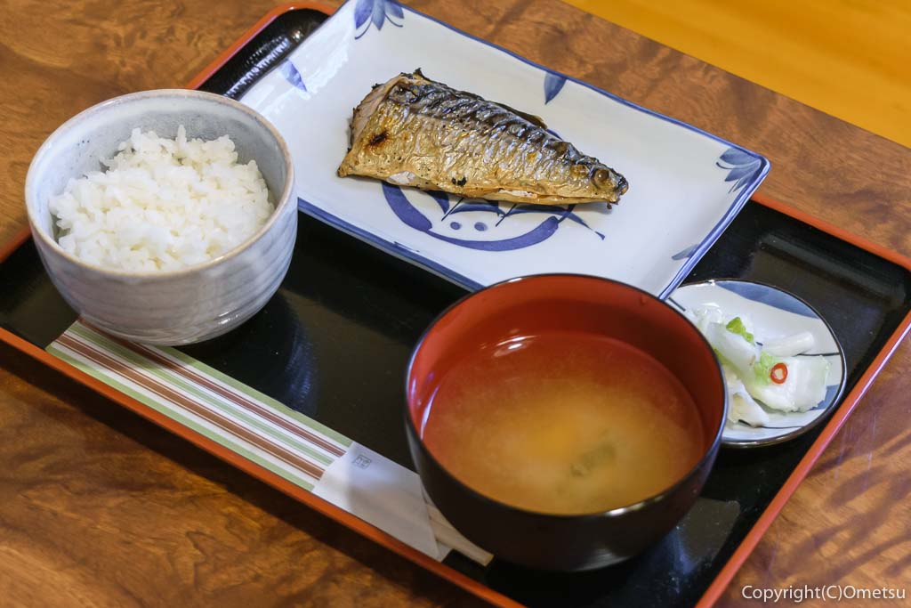 JR青梅線・奥多摩駅すぐの、柳小路の、飲食処・ヤナギコージ 焼きサバ定食