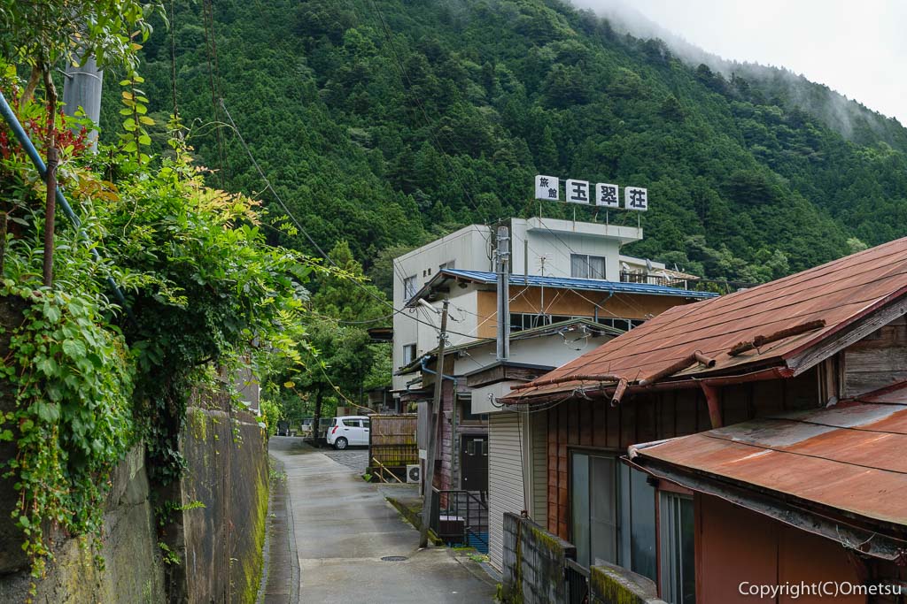 奥多摩町の玉翆荘と。裏路地