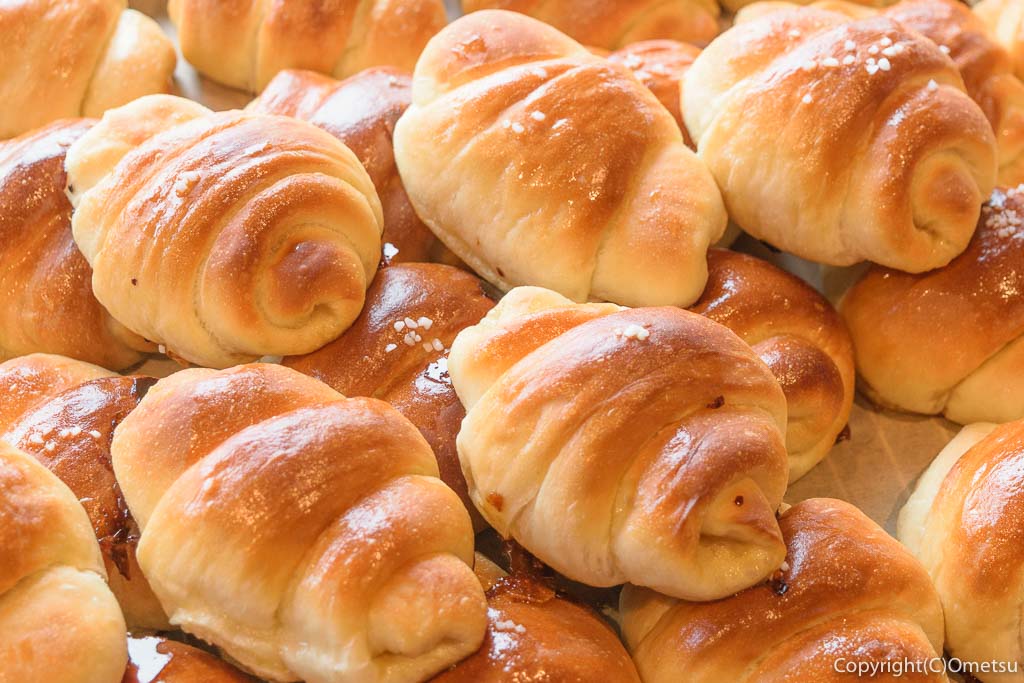 羽村市のパン店・オープンゲートベーカリー(OPEN GATE BAKERY)のマヌカはちみつの塩バターパン