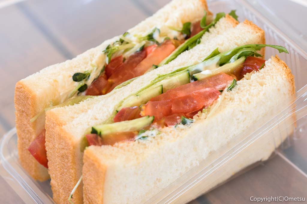 羽村市のパン店・オープンゲートベーカリー(OPEN GATE BAKERY)の、「OGB”vege”たっぷり野菜」サンドイッチ