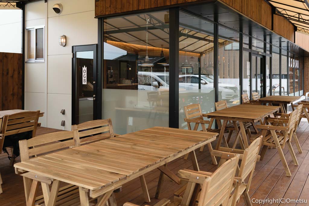 羽村市のパン店・オープンゲートベーカリー(OPEN GATE BAKERY)のテラス席