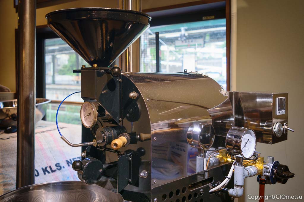 JR青梅線・奥多摩駅・ポートおくたま、Gotta Coffee(ガタコーヒー)の焙煎機