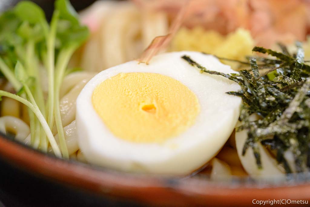 青梅市「手打ちうどん さぬき」の、ぶっかけうどん の卵