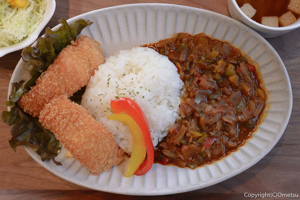 奥多摩湖・都立 山のふるさと村「ごはんcafeやませみ」やませみよくばりプレート、キーマカレーとヤマメのフライ