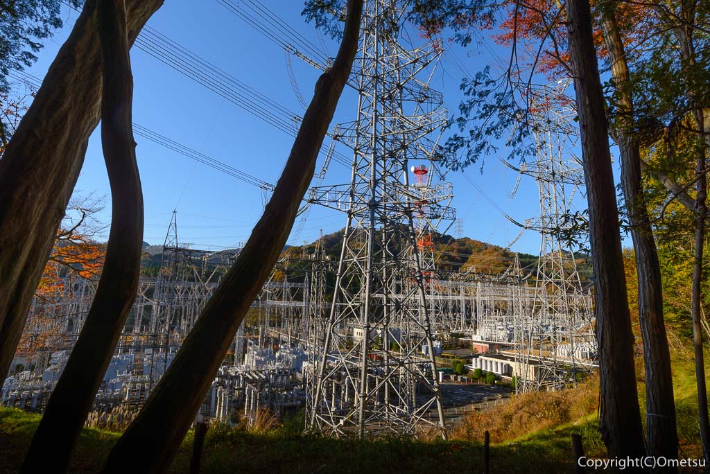 東京都・八王子市、ハイキングコースからの、東京電力パワーグリッド・新多摩変電所