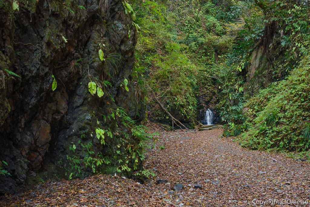 東京都・八王子市、小峰公園から金剛の滝・雌滝